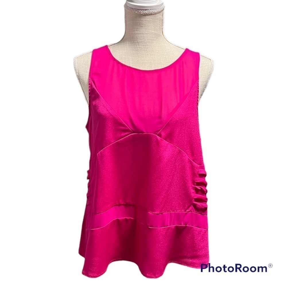 Gibson Latimer Bright Pink sleeveless hi-low silky structured top